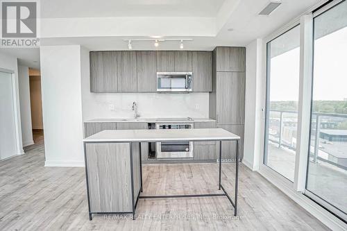 805 - 220 Missinnihe Way, Mississauga, ON - Indoor Photo Showing Kitchen