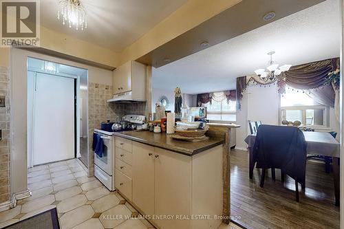 407 - 2835 Islington Avenue, Toronto, ON - Indoor Photo Showing Kitchen