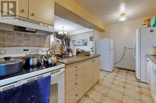 407 - 2835 Islington Avenue, Toronto, ON - Indoor Photo Showing Kitchen