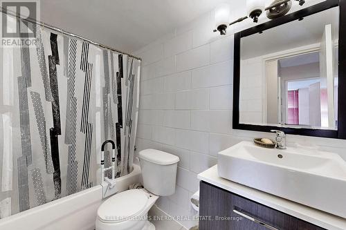 407 - 2835 Islington Avenue, Toronto, ON - Indoor Photo Showing Bathroom