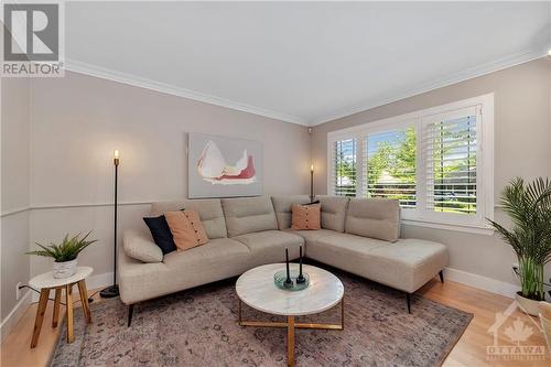 2098 Black Friars Road, Ottawa, ON - Indoor Photo Showing Living Room