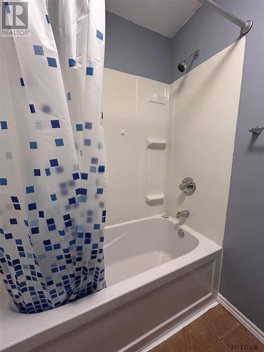 25 Kennedy Ave, Kapuskasing, ON - Indoor Photo Showing Bathroom