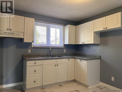 25 Kennedy Ave, Kapuskasing, ON - Indoor Photo Showing Kitchen With Double Sink