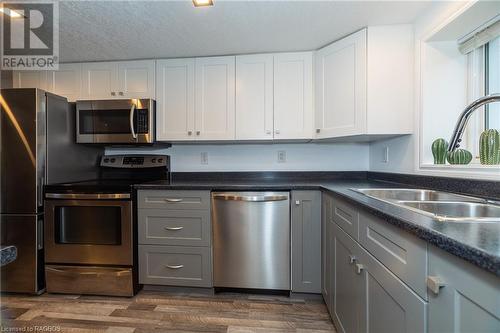 820 20Th Street E, Owen Sound, ON - Indoor Photo Showing Kitchen With Double Sink