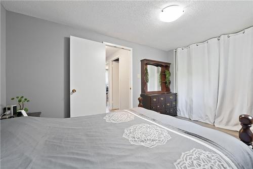 25 Linfield Drive|Unit #61, St. Catharines, ON - Indoor Photo Showing Bedroom