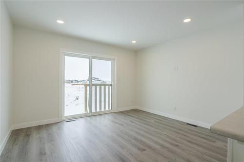 26 Gullane Street, Niverville, MB - Indoor Photo Showing Other Room