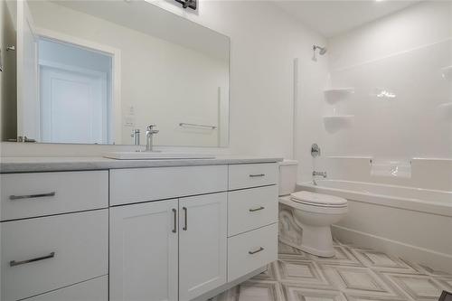 26 Gullane Street, Niverville, MB - Indoor Photo Showing Bathroom