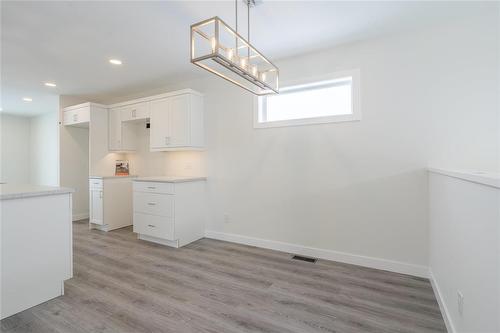 26 Gullane Street, Niverville, MB - Indoor Photo Showing Kitchen