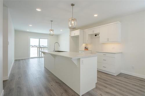 26 Gullane Street, Niverville, MB - Indoor Photo Showing Kitchen With Upgraded Kitchen