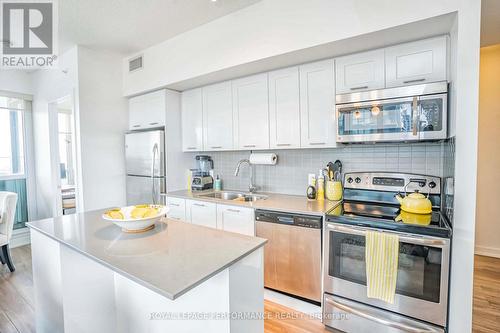 901 - 2212 Lake Shore Boulevard W, Toronto, ON - Indoor Photo Showing Kitchen With Double Sink