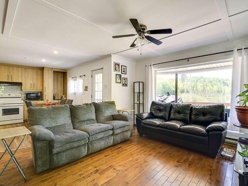 Living room - 1531 Ch. J.-Robin, Saint-Adolphe-D'Howard, QC - Indoor Photo Showing Living Room