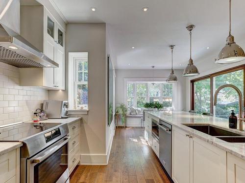 Cuisine - 17 Av. Jasper, Mont-Royal, QC - Indoor Photo Showing Kitchen With Upgraded Kitchen