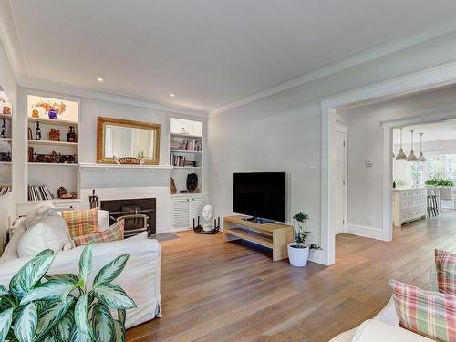 Salon - 17 Av. Jasper, Mont-Royal, QC - Indoor Photo Showing Living Room With Fireplace