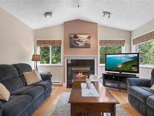 1783 Canuck Cres, Qualicum Beach, BC - Indoor Photo Showing Living Room With Fireplace