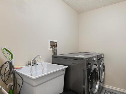 1783 Canuck Cres, Qualicum Beach, BC - Indoor Photo Showing Laundry Room