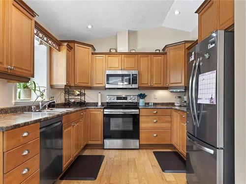 1783 Canuck Cres, Qualicum Beach, BC - Indoor Photo Showing Kitchen With Double Sink