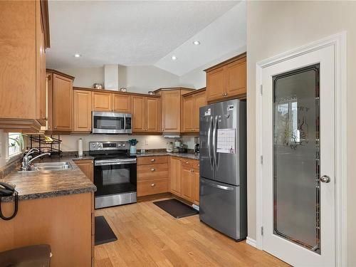 1783 Canuck Cres, Qualicum Beach, BC - Indoor Photo Showing Kitchen With Double Sink