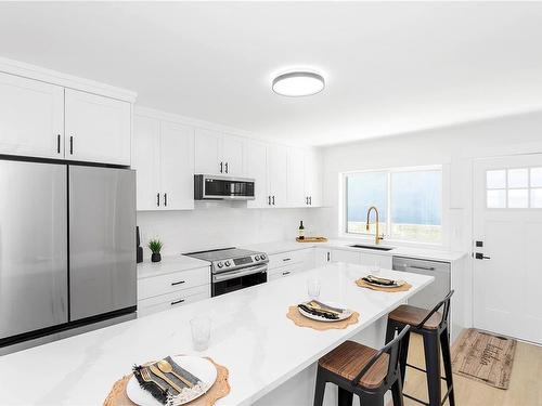 102-340 2Nd Ave, Ladysmith, BC - Indoor Photo Showing Kitchen With Stainless Steel Kitchen With Upgraded Kitchen