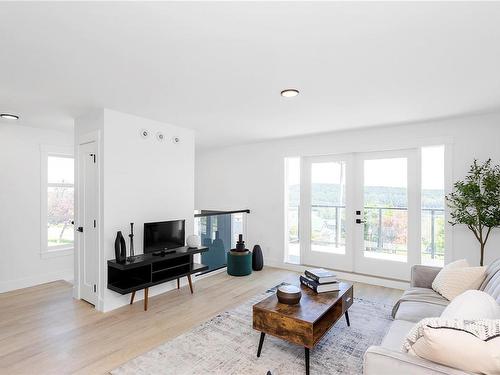 102-340 2Nd Ave, Ladysmith, BC - Indoor Photo Showing Living Room