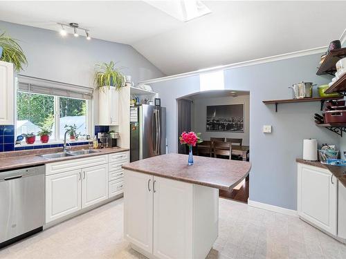 1050 Mclaughlin Pl, Qualicum Beach, BC - Indoor Photo Showing Kitchen With Double Sink