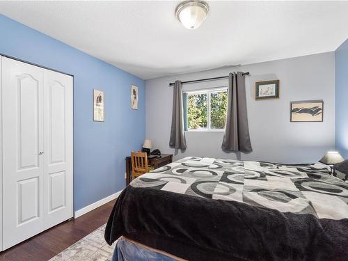 1050 Mclaughlin Pl, Qualicum Beach, BC - Indoor Photo Showing Bedroom