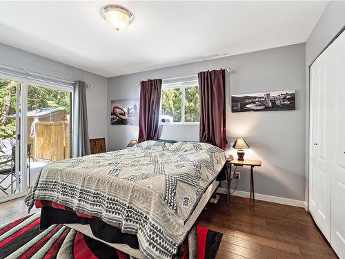 1050 Mclaughlin Pl, Qualicum Beach, BC - Indoor Photo Showing Bedroom