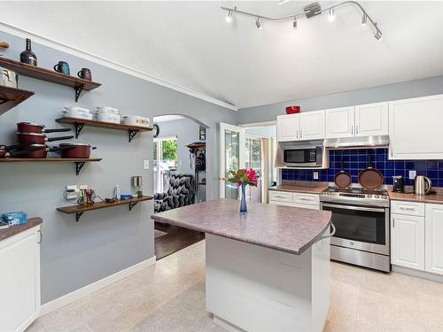 1050 Mclaughlin Pl, Qualicum Beach, BC - Indoor Photo Showing Kitchen With Double Sink