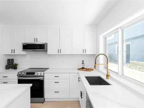 104-340 2Nd Ave, Ladysmith, BC - Indoor Photo Showing Kitchen With Upgraded Kitchen