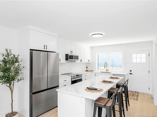 101-340 2Nd Ave, Ladysmith, BC - Indoor Photo Showing Kitchen With Stainless Steel Kitchen