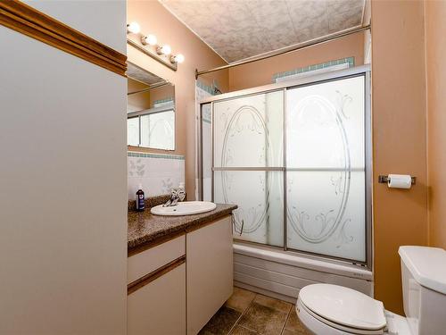 3061 Albina St, Saanich, BC - Indoor Photo Showing Bathroom