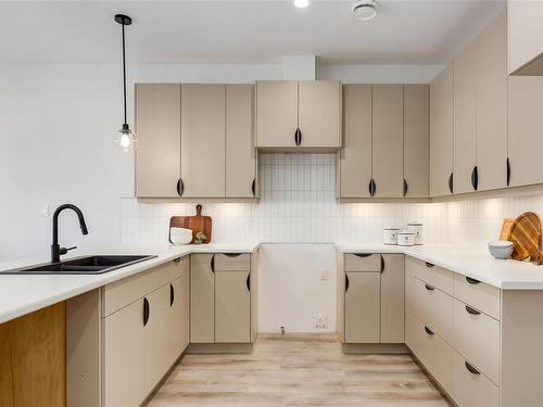 12-420 Cook St, Ladysmith, BC - Indoor Photo Showing Kitchen With Double Sink