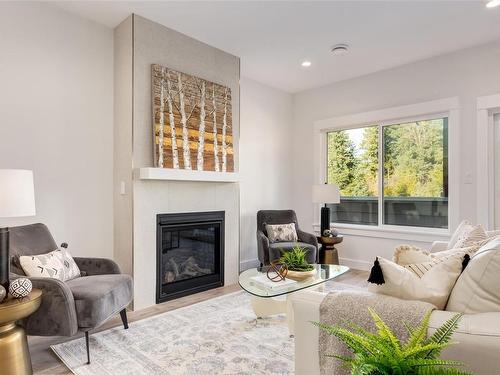 12-420 Cook St, Ladysmith, BC - Indoor Photo Showing Living Room With Fireplace