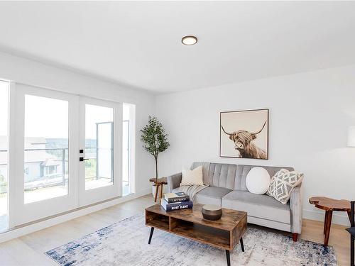 105-340 2Nd Ave, Ladysmith, BC - Indoor Photo Showing Living Room