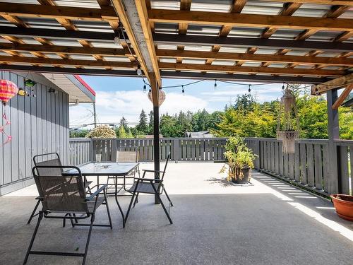 8008\8010 Queen St, Crofton, BC -  With Deck Patio Veranda With Exterior