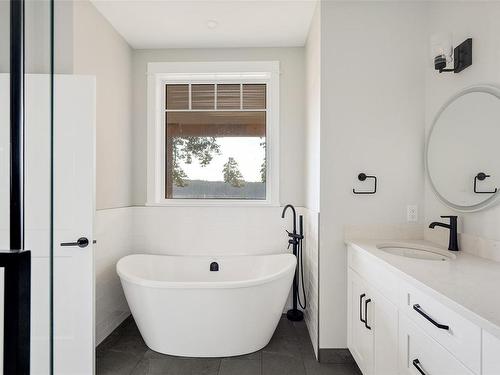 1155 Marina Dr, Sooke, BC - Indoor Photo Showing Bathroom