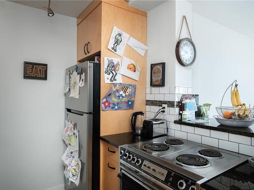 1106-327 Maitland St, Victoria, BC - Indoor Photo Showing Kitchen