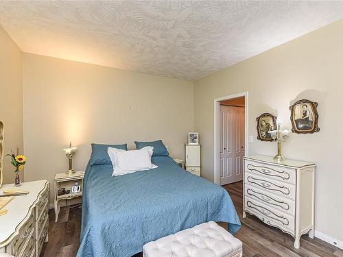 9-352 Douglas St, Comox, BC - Indoor Photo Showing Bedroom