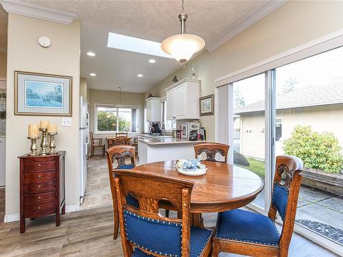 9-352 Douglas St, Comox, BC - Indoor Photo Showing Dining Room