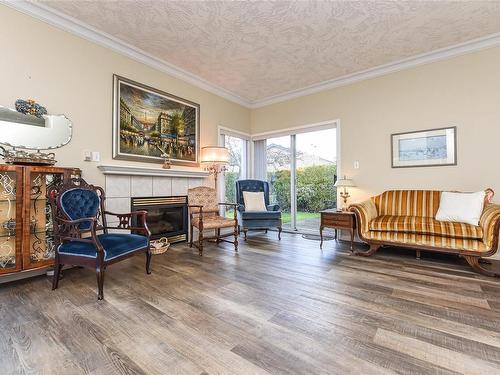 9-352 Douglas St, Comox, BC - Indoor Photo Showing Living Room With Fireplace