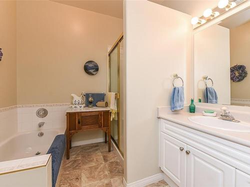 9-352 Douglas St, Comox, BC - Indoor Photo Showing Bathroom