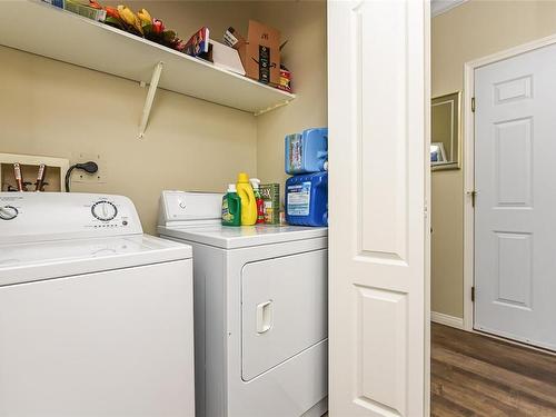 9-352 Douglas St, Comox, BC - Indoor Photo Showing Laundry Room