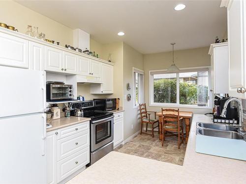 9-352 Douglas St, Comox, BC - Indoor Photo Showing Kitchen With Double Sink