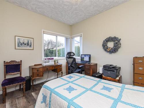 9-352 Douglas St, Comox, BC - Indoor Photo Showing Bedroom