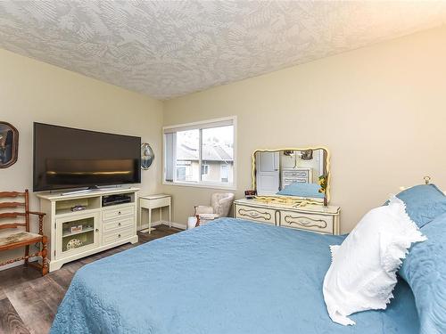 9-352 Douglas St, Comox, BC - Indoor Photo Showing Bedroom