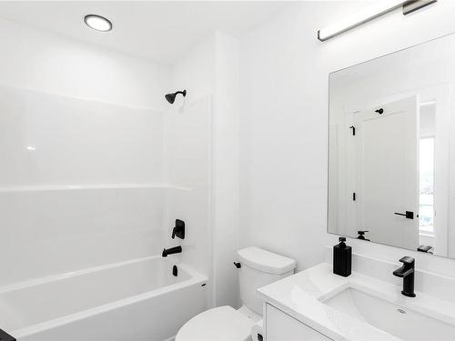 103-340 2Nd Ave, Ladysmith, BC - Indoor Photo Showing Bathroom