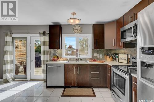 1327 6Th Avenue Nw, Moose Jaw, SK - Indoor Photo Showing Kitchen With Double Sink