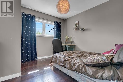 1327 6Th Avenue Nw, Moose Jaw, SK - Indoor Photo Showing Bedroom