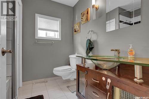 1327 6Th Avenue Nw, Moose Jaw, SK - Indoor Photo Showing Bathroom