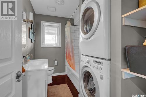 1327 6Th Avenue Nw, Moose Jaw, SK - Indoor Photo Showing Laundry Room