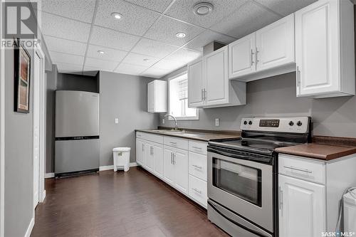 1327 6Th Avenue Nw, Moose Jaw, SK - Indoor Photo Showing Kitchen